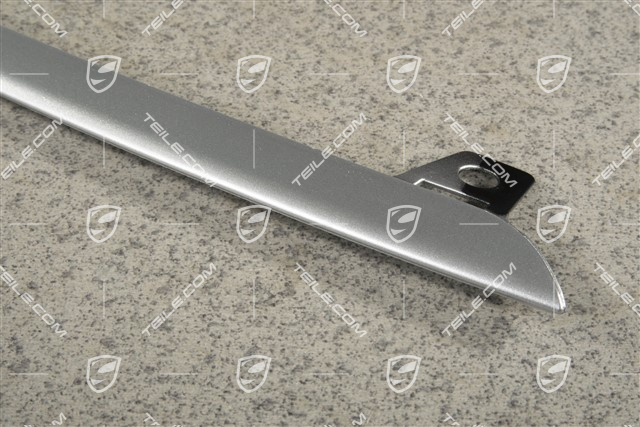 Centre disc / trim for front bumper retaining frame centre, Silver