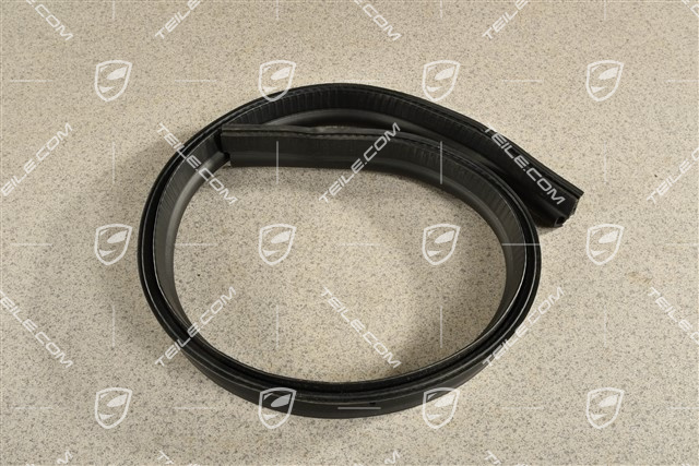 Gasket for front body section cross panel