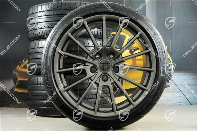 20" Panamera Sport Sommerräder Satz, 2 x 9,5J x 20 ET 65 + 2 x 11,5 J x 20 ET 63, Reifen 255/40 ZR20 + 295/35 ZR20, Platinum, mit RDK-Sensoren