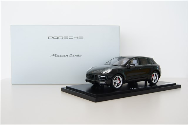 Car model Porsche Macan Turbo, with showcase, limited 1000 pcs., scale 1:18