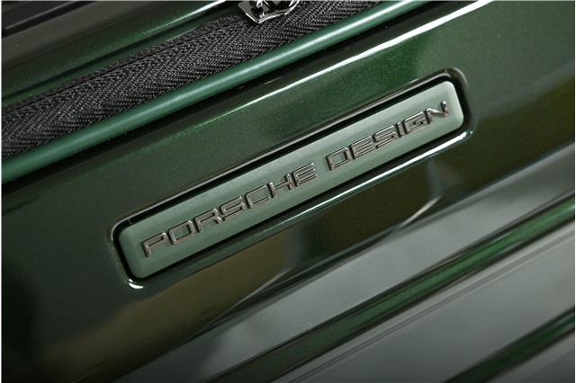 Porsche Roadster Hardcase Trolley M, mit Fronttasche, Bordgepäck-Größe: 38 x 55 x 23/27 cm, OAKGREEN Metallic