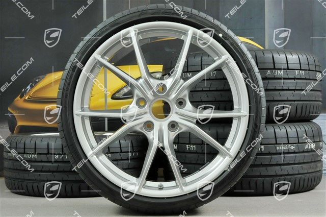 20" Carrera S Sommerräder Satz, Felgen 8J x 20 ET57 + 10J x 20 ET45, Pirelli Sommerreifen 235/35 ZR20 +265/35 ZR20, silbern, mit RDK-Sensoren