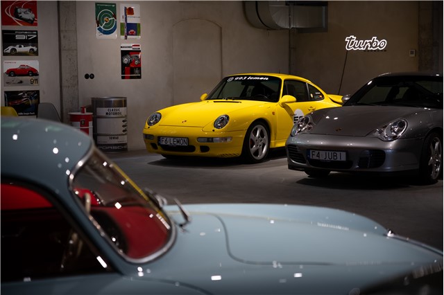 Porsche Turbo illuminated lettering, LED, light colour: 4,000 Kelvin, size 98.9 x 25 cm, limited to 911 pieces