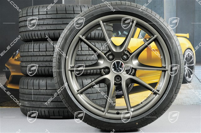 20" Carrera S (III) Sommerräder Satz, in Platinum (seidenglanz), 8J x 20 ET57 + 9,5J x 20 ET45 + NEUE Pirelli Sommerreifen 235/35 ZR20 + 265/35 ZR20