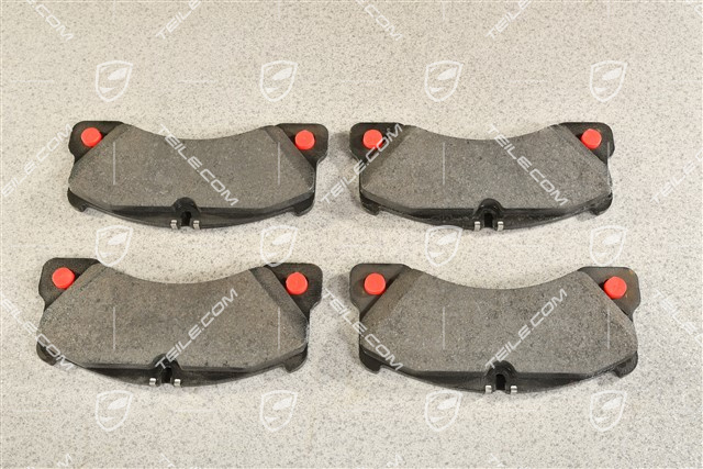 Klocki hamulcowe, przednia oś pod zaciski lakierowane na czerwono