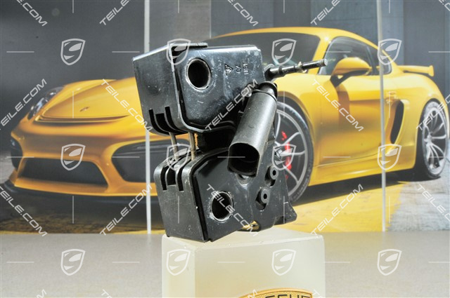 Rear lid lock
