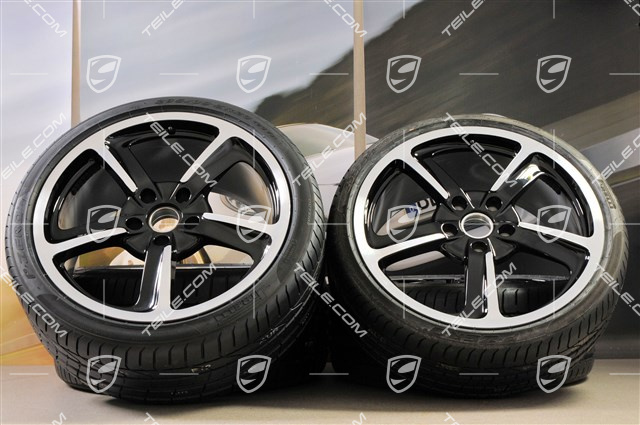 20" Komplet kół letnich SportTechno, felgi 8,5J x 20 ET57 + 10J x 20 ET50, opony letnie Pirelli 235/35 R20 + 265/35 R20, czarne, z czujnikami ciśnienia