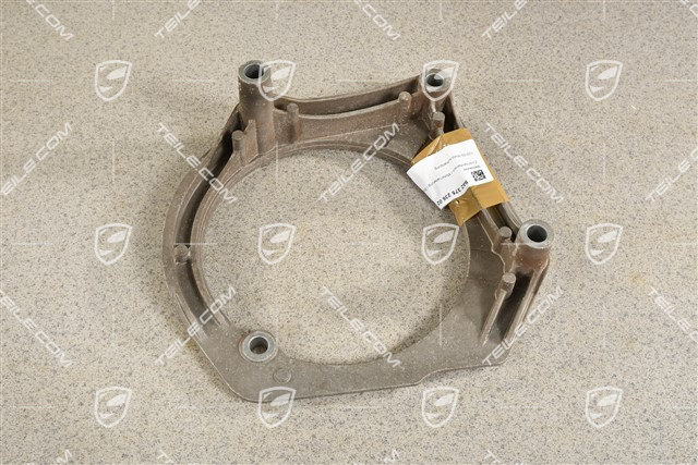 Engine mount / intermediate flange