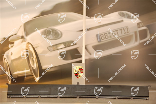 GT3 Ramka mocująca górną kratkę wylotu powietrza, Facelift 2010-