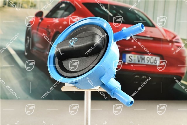 Coolant filler neck with cap