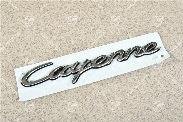 CAYENNE Emblemat / napis, Chrom na czarnym tle