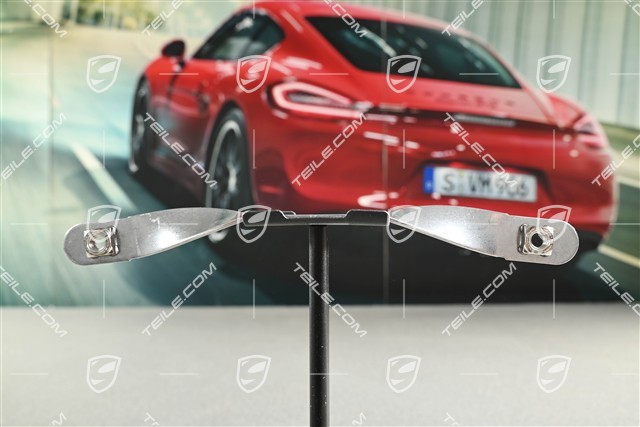 Cross-brace / connecting brace between rear silencers