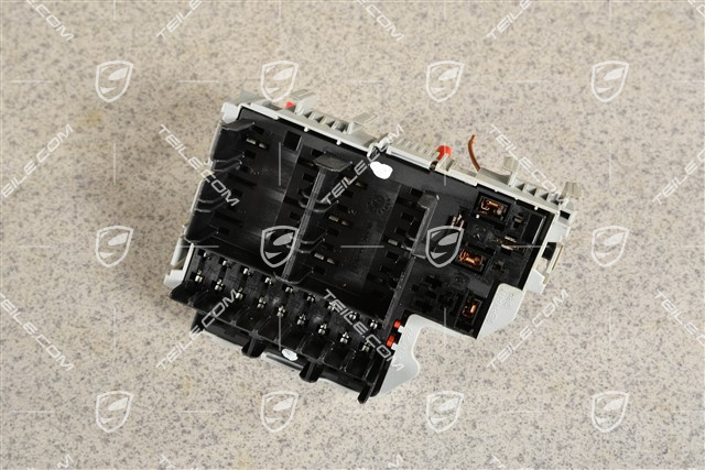 Fuse / relay carrier plate
