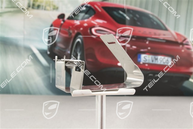 Heat shield fastening clip