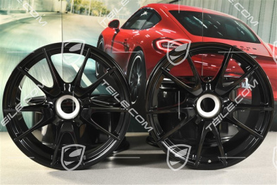19-inch GT3 II wheel set, front 8,5J x 19 ET53 + rear 12J x 19 ET63, black high gloss