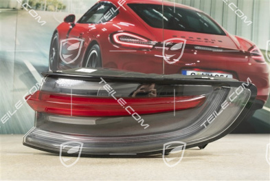 Rear light, R