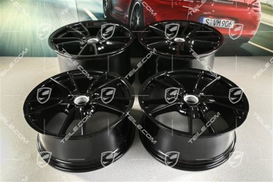 19+20" Felgensatz Carrera, Felgen: vorne 8,5J x 19 ET52 + hinten 11,5J x 20 ET67, schwarz hochglanz