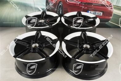 21" Komplet felg Mission E Design, 9,5J x 21 ET60 + 11,5J x 21 ET66, czarny wysoki połysk/Biały Carrera