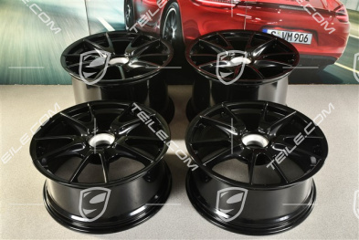 19-inch GT3 II wheel set, front 8,5J x 19 ET53 + rear 12J x 19 ET63, black high gloss