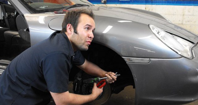 Strippers: Cars for Cash: Super Car Scrappers. Porsche 911 vs Maserati 3200GT